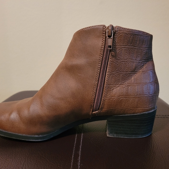 Call It Spring brown ankle boots 👢 - Picture 6 of 7